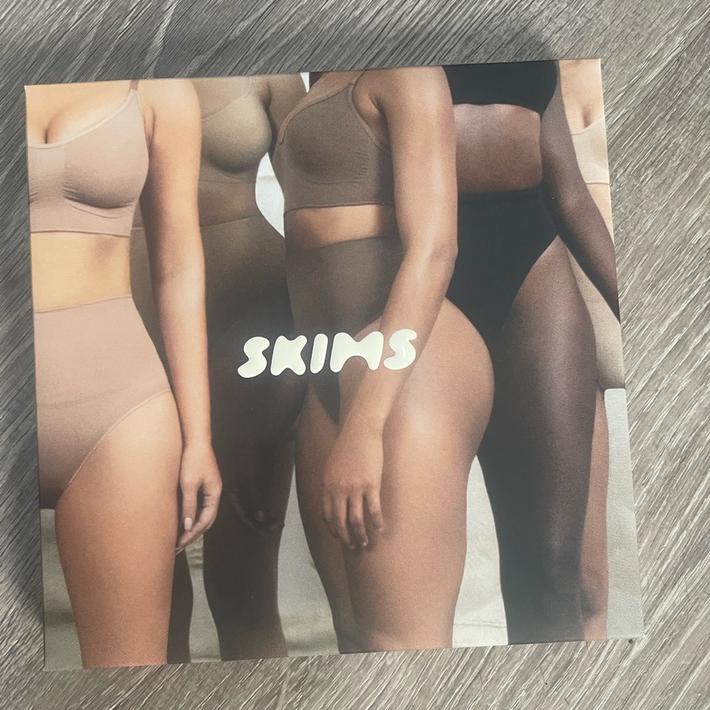 Skims - Picture 4 of 10